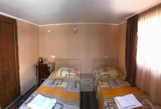 Гостевой дом Lia&Ramaz Guest House Степанцминда Двухместный номер с 1 кроватью или 2 отдельными кроватями-3