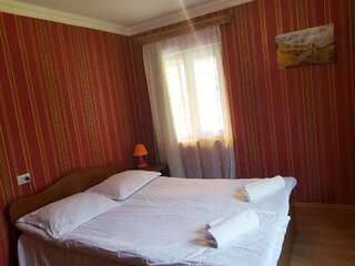 Гостевой дом Lia&Ramaz Guest House Степанцминда Двухместный номер с 1 кроватью и балконом-1