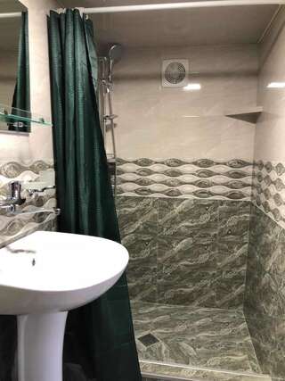 Гостевой дом Lia&Ramaz Guest House Степанцминда Двухместный номер с 1 кроватью или 2 отдельными кроватями-1